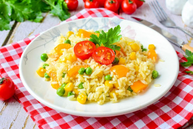 Rice with vegetables on the side