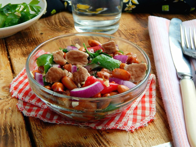 Meat salad with beef