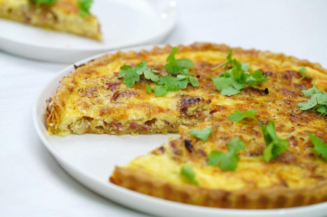 Lauren's classic shortbread quiche