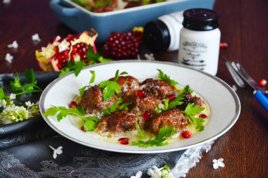 Cutlets in sour cream sauce in the oven