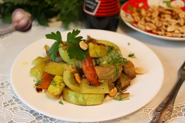 Warm salad with pepper