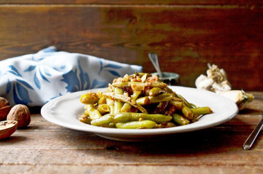 Lobio of green bean pods in Georgian