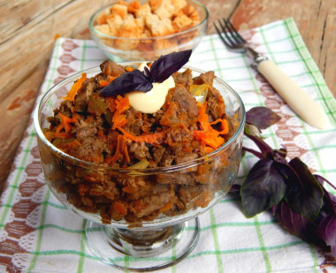 Salad with beef liver, carrots and onions