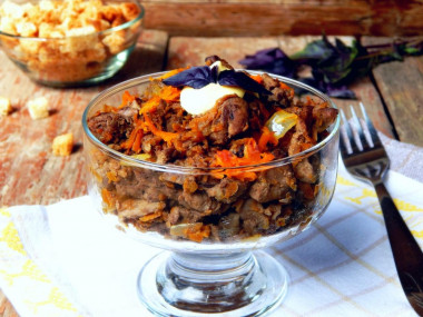 Salad with beef liver, carrots and onions