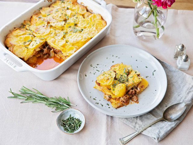 Potatoes with minced meat in layers in the oven