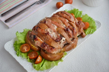 Meat with quince in the oven