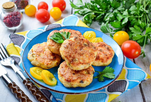 Chicken cutlets with mushrooms and cheese in the oven