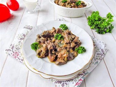 Turkey liver in sour cream