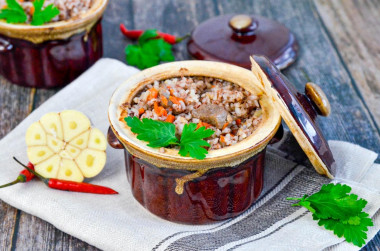 Pilaf in pots in the oven