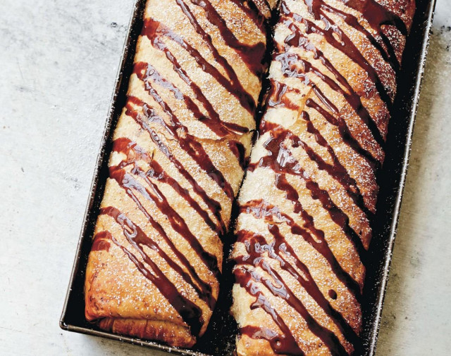 Strudel with puff pastry pear