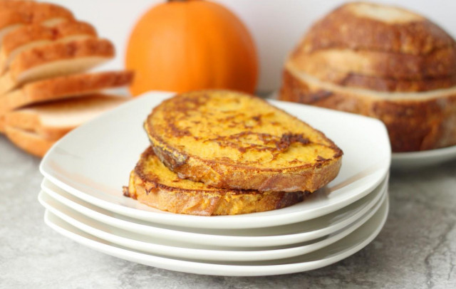 Toasts with egg without milk