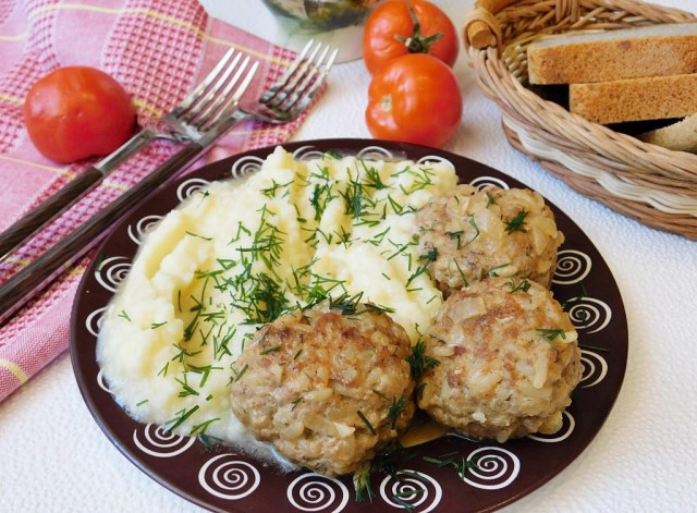 Meatballs with side dish