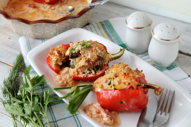 Pepper stuffed with mushrooms