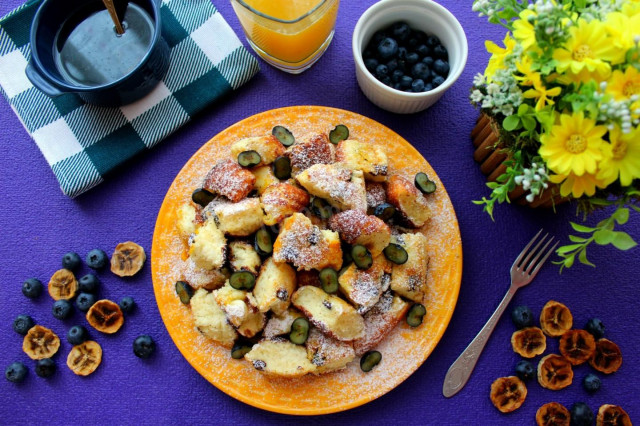 Kaiserschmarrn Austrian dessert with blueberries