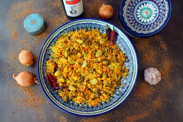 Pilaf with chicken hearts in a cauldron