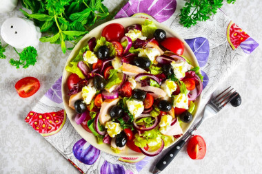 Salad with smoked chicken and cheese