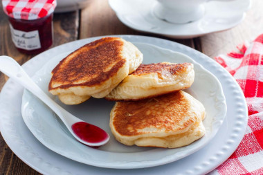 Fluffy pancakes with apples in milk