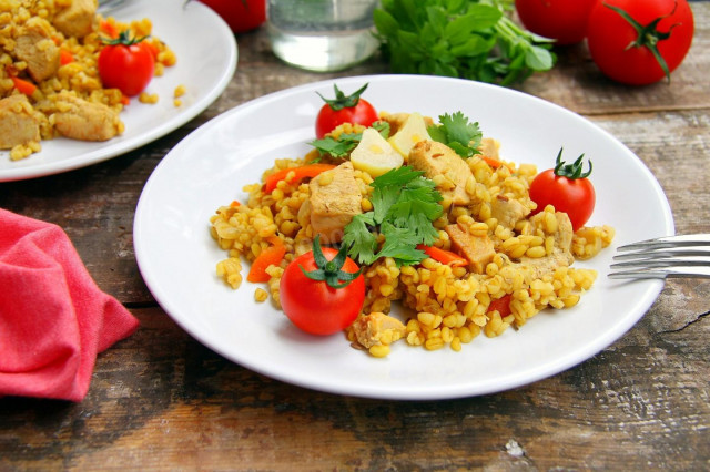 Bulgur pilaf with turkey