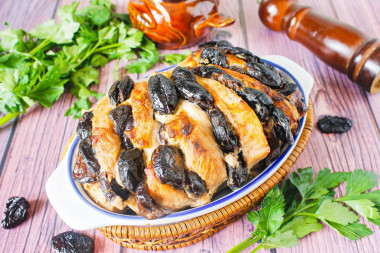 Pork meat with prunes in the oven