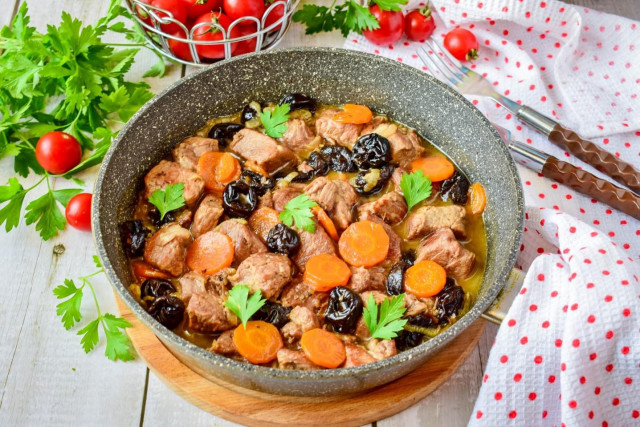 Pork with prunes stewed