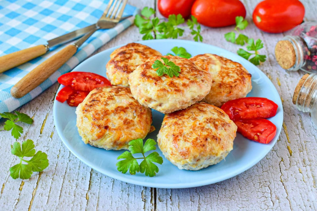 Chicken cutlets with sour cream