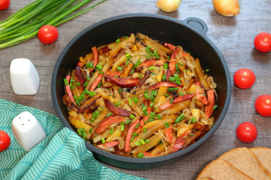 Potatoes with sausage in a frying pan