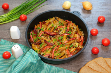 Potatoes with sausage in a frying pan