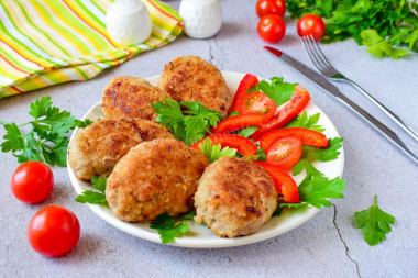 Minced meat patties in a frying pan