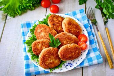 Minced chicken and pork cutlets