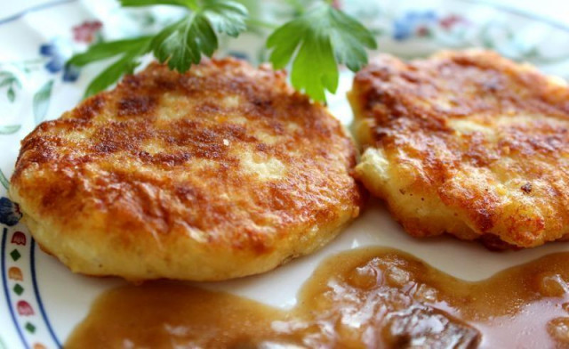 Potato patties with mushroom gravy