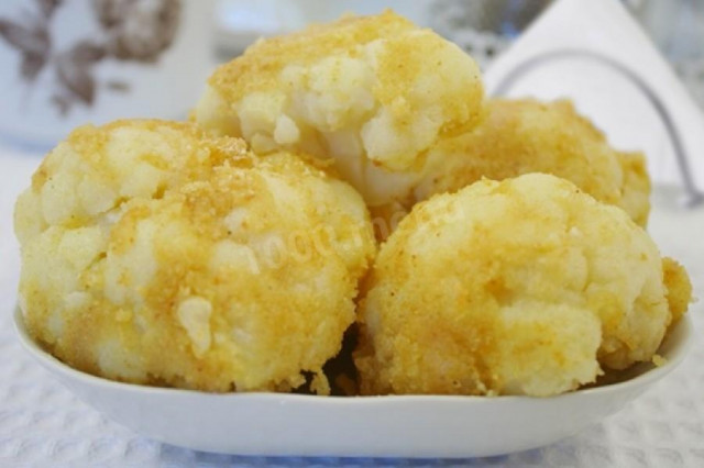 Steamed cauliflower in a slow cooker