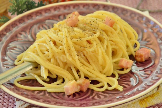 Classic carbonara sauce