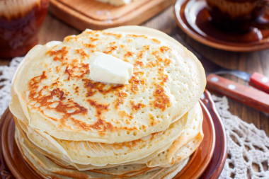 Pancakes on kefir are thick with holes