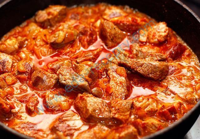 Moose meat, Moose goulash in a frying pan