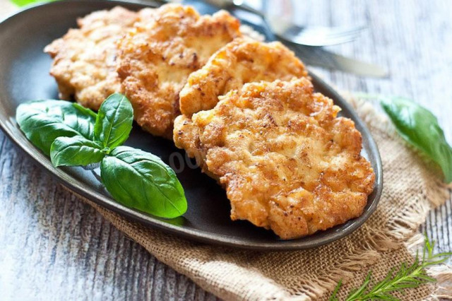 Chopped chicken cutlets with sour cream