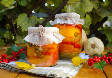 Marinated Bulgarian pepper with garlic for winter