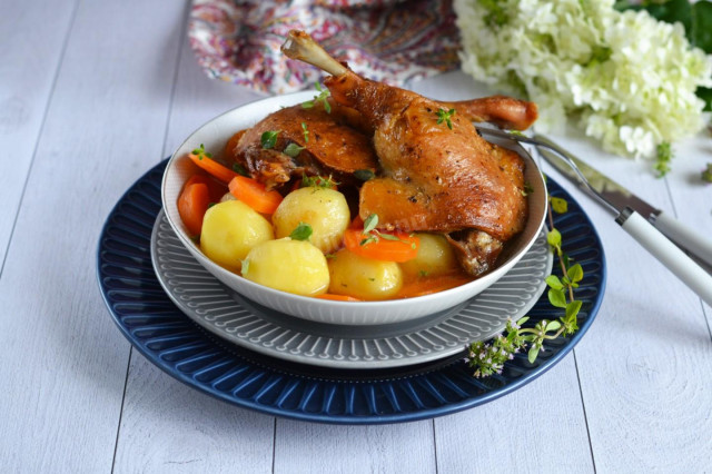 Roast duck with potatoes