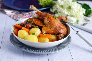 Roast duck with potatoes