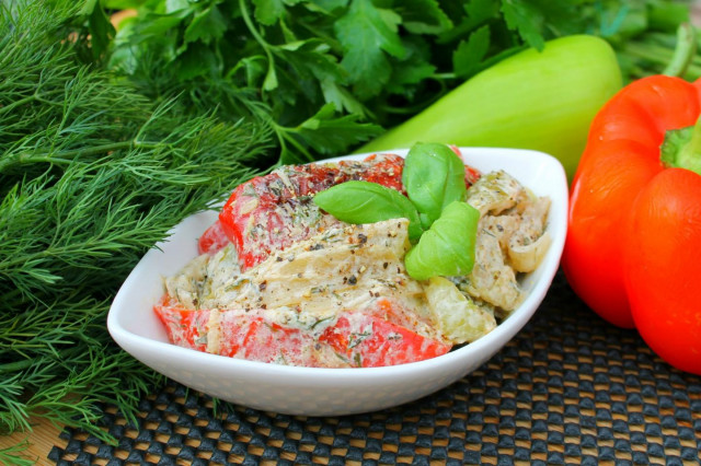 Stewed zucchini with bell pepper