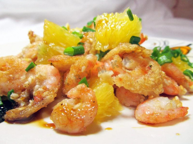 Shrimp salad with oranges