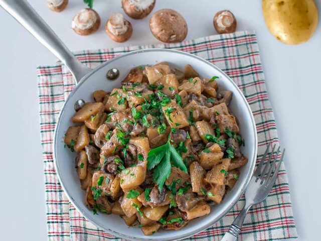 Stewed potatoes with mushrooms in a slow cooker