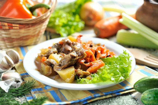 Stewed chicken stomachs with potatoes