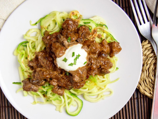 Liver in sour cream with onions in a slow cooker