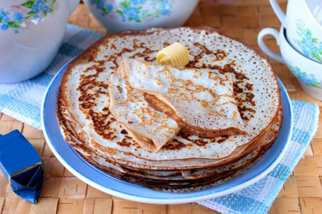 Thin custard pancakes on kefir