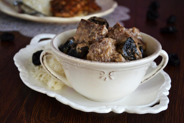 Beef goulash with prunes