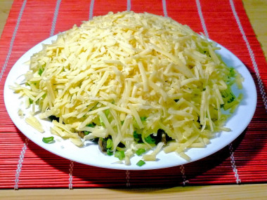 Salad mushrooms onion cheese