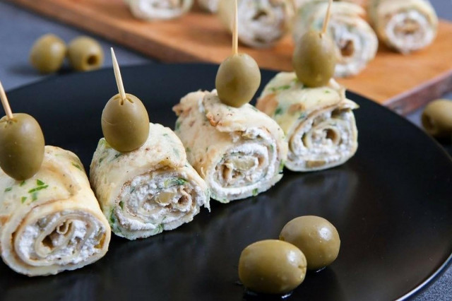 Omelet rolls with filling