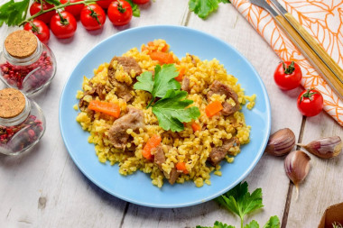 Bulgur with meat in a slow cooker