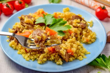 Bulgur with meat in a slow cooker