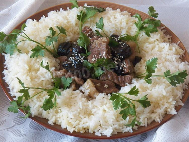 Lamb stew with prunes